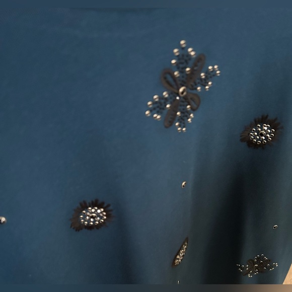 Adorable Susan Graver Weekend Blue Top with beautiful design accents like new L - Picture 6 of 7